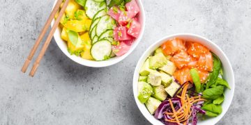 Poke: qué echar en el plato de moda