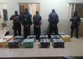 Apresan dos venezolanos y un dominicano con 509 paquetes de droga en costa de San Pedro
