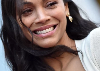 Zoe Saldaña: «Cuando me convertí en madre, el miedo entró en mi reino»