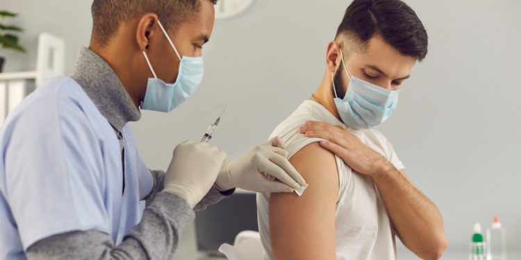Vacuna contra el VPH: por qué ahora también es cosa de hombres