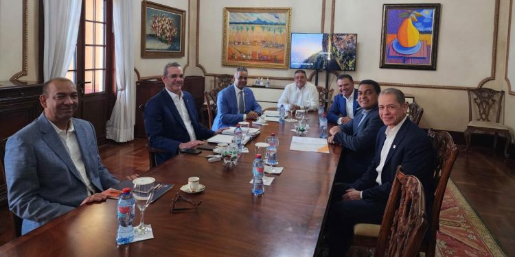 Presidente Abinader encabeza reunión sobre Juegos Centroamericanos