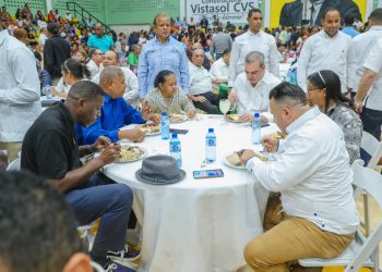 Presidente Abinader alegra y dinamiza actividad económica de Santiago en Navidad