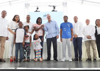 Presidente Abinader encabeza entrega de 144 apartamentos Familia Feliz que benefician a dominicanos residentes en NY