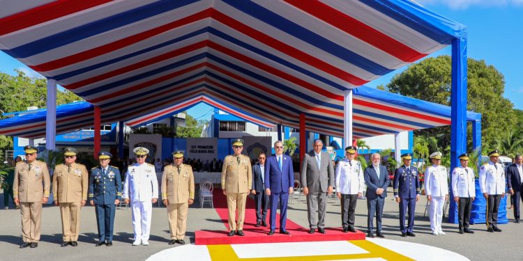 Presidente Abinader encabeza graduación de 31 cadetes de la Policía Nacional