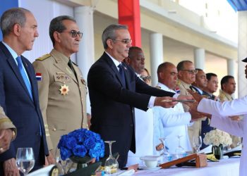 Presidente Abinader encabeza septuagésima primera graduación de Damas y Caballeros Guardiamarinas de promoción 2019-2022