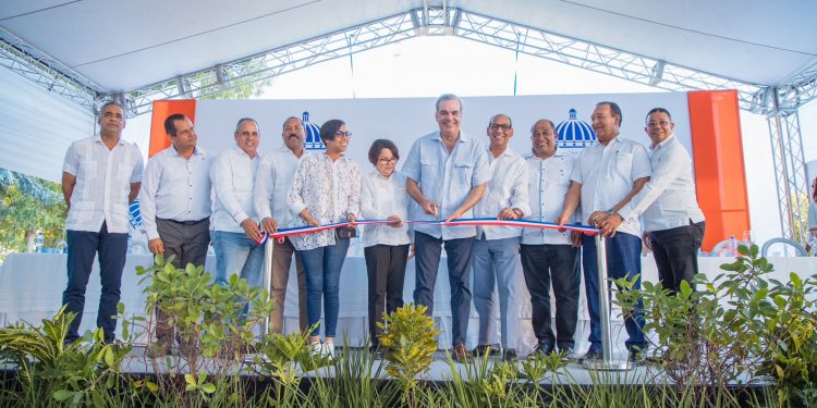 Presidente Abinader entrega en Montecristi módulos proyecto RECUPERA+AgroRD por valor de 237 millones