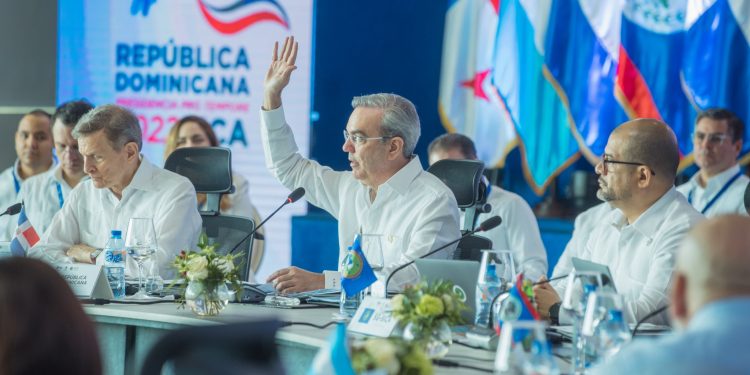 Abinader pide al SICA atención al tema de migración irregular; pide ayuda internacional para caso de Haití