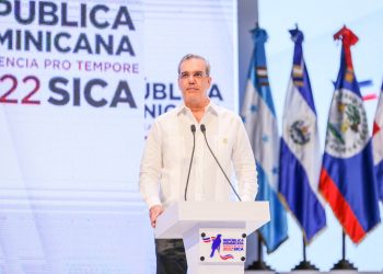 Abinader plantea fortalecer entes regionales para trabajar en los problemas comunes