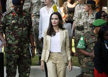 Angelina Jolie deja agencia de la ONU para refugiados tras más de 20 años