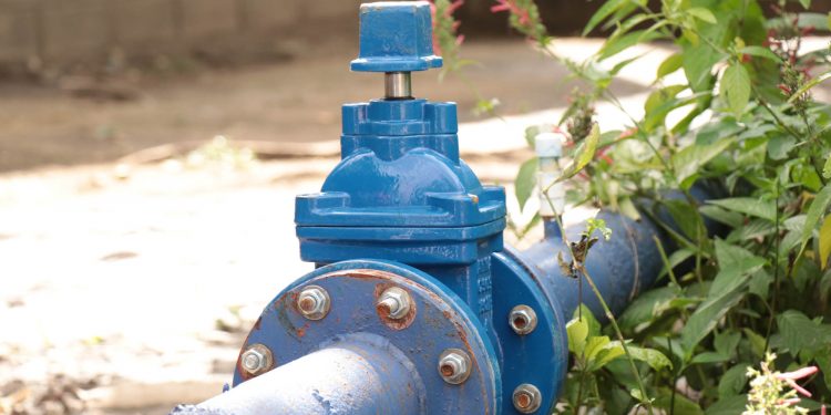 Coraasan restablece servicio de agua potable en Jacagua al Medio, tras avería