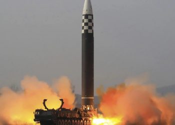 Corea del Norte dispara tres misiles balísticos hacia el mar del Japón