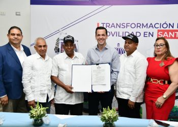 Gobierno entrega licencias de operación Corredor Duarte en Santiago