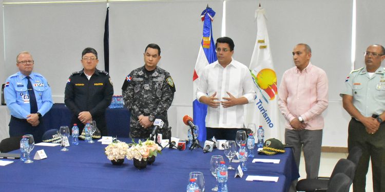 David Collado anuncia reforzamiento de la seguridad en los destinos turísticos con motivo de festividades de Año Nuevo