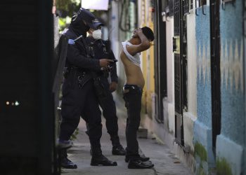 El régimen de excepción de Nayib Bukele asfixia a las pandillas: “Policías y soldados tienen poder absoluto”