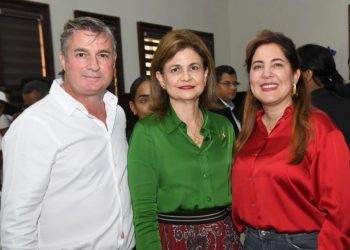 Empresario valenciano Emmanuel Valiente Paya destaca labor social de la vicepresidenta Raquel Peña