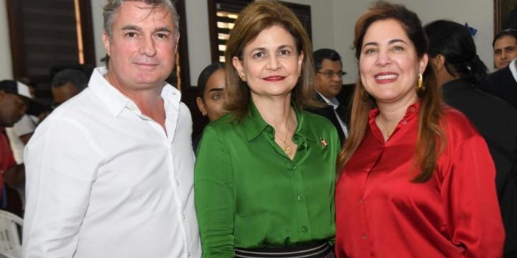 Empresario valenciano Emmanuel Valiente Paya destaca labor social de la vicepresidenta Raquel Peña