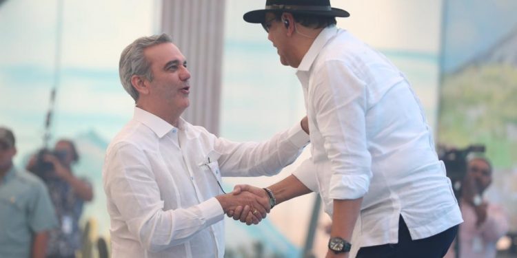 Fernando Villalona dice cree en el presidente Abinader