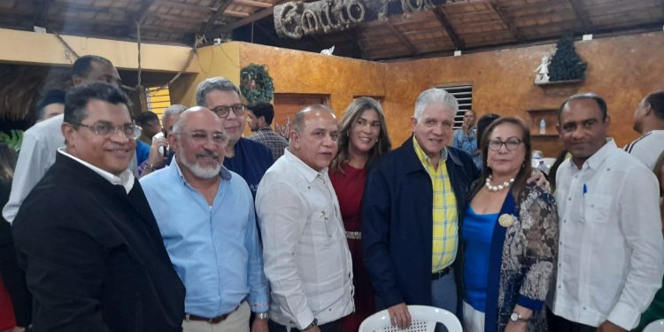 Grupo de los 100 celebra encuentro de confraternidad navideño; valoran gestión gubernamental
