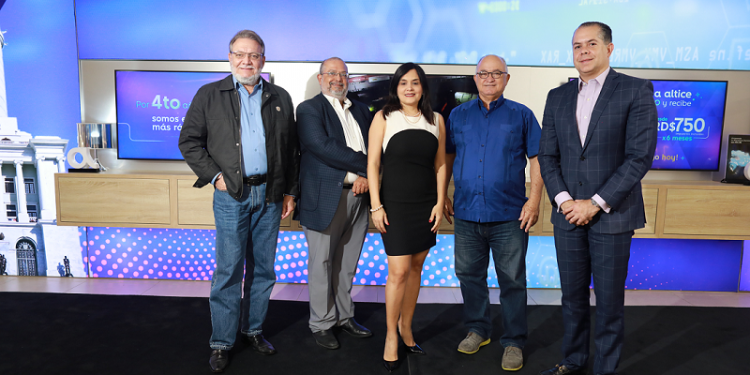 Altice celebra un cálido encuentro navideño con sus clientes en Santiago
