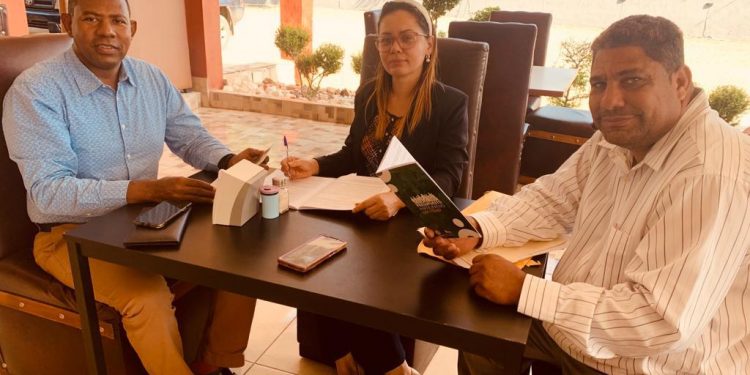 Excandidato a Alcalde de SantiagoOeste, Hipólito Martínez se reúne con el bloque de Regidores de la Fuerza del Pueblo