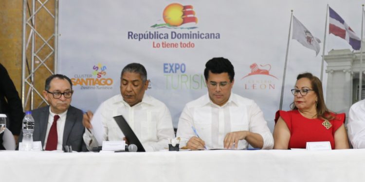 Ministro de Turismo firma acuerdo con Clúster Santiago Destino Turístico; invertirán RD$250 millones