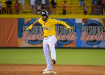 Torres decide victoria Águilas sobre Gigantes y empatan en primero