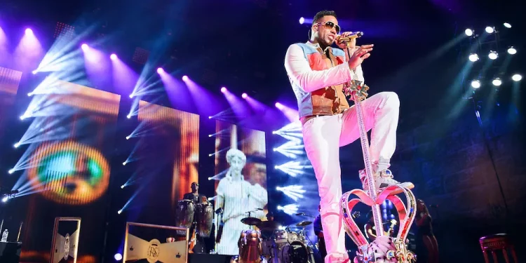 Romeo Santos rompe récord con siete conciertos en Chile