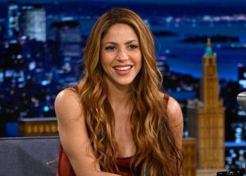 Shakira, fotografiada en actitud cómplice con un hombre en Cantabria
