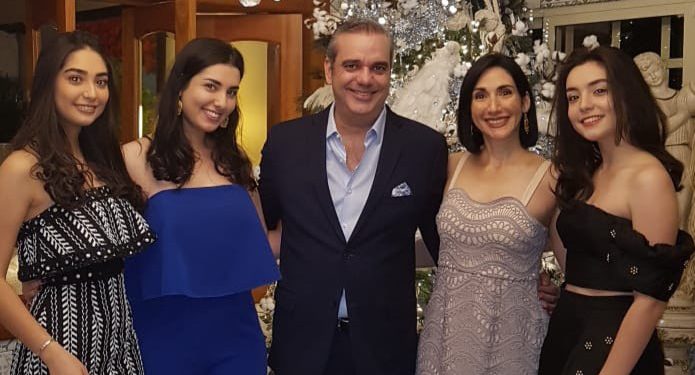 Prudencia, energía positiva y amor, los deseos de Luis Abinader en Navidad