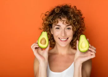 Mujer, grasa abdominal y aguacate: una relación ventajosa