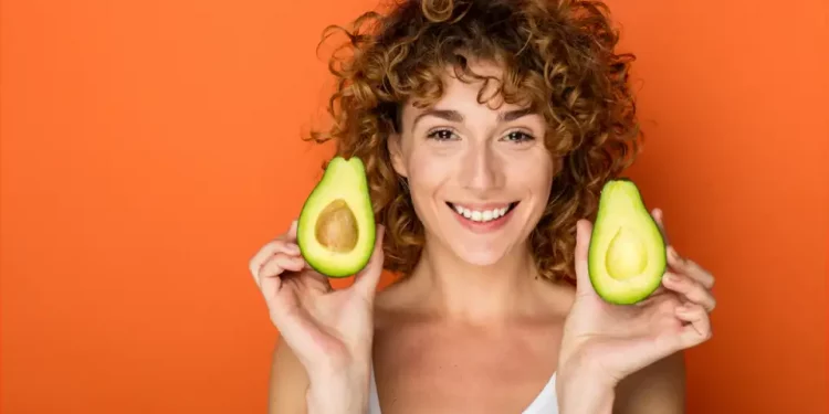 Mujer, grasa abdominal y aguacate: una relación ventajosa