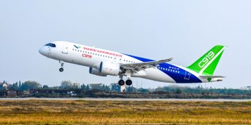 Entregan el primer avión C919, rival ‘made in China’ del Boeing 737 y del Airbus A320