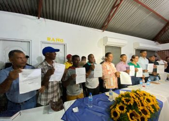 Más de 200 dirigentes del PLD en Hato del Yaque renuncian junto a Director Distrital