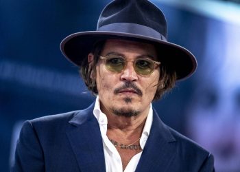 Johnny Depp reaparece como Jack Sparrow para enviar un tierno mensaje