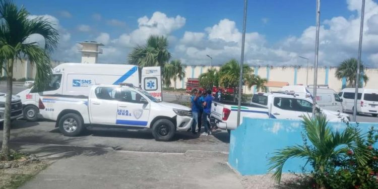 Siete internos y un agente penitenciario herido en cárcel de Anamuya en Higüey