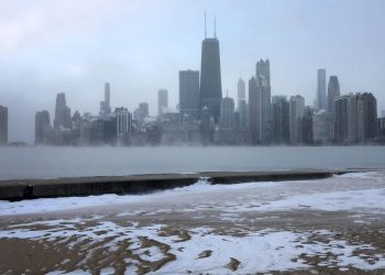 Más de un millón de personas sin luz y casi 7.000 vuelos cancelados ha dejado la tormenta invernal que azota los EEUU