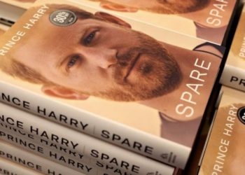 Polémico y exitoso: por qué la autobiografía del príncipe Harry es el libro más vendido del mundo