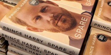 Polémico y exitoso: por qué la autobiografía del príncipe Harry es el libro más vendido del mundo