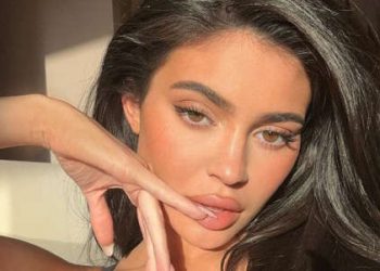 Kylie Jenner seduce en ropa interior en Instagram