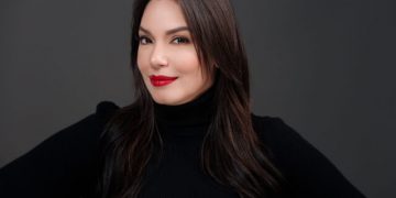 Hony Estrella califica como un acto humillante y de “pobreza mental” que El Alfa haya lanzado dinero en la 42