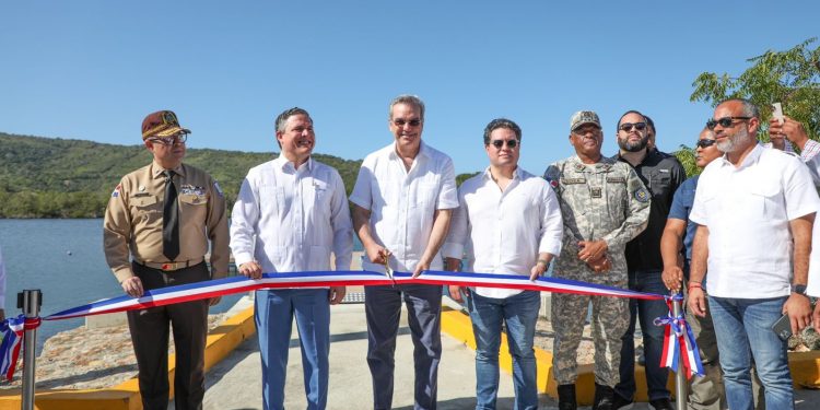 Presidente Abinader deja inauguradas ocho obras en Puerto Plata y una en Santiago