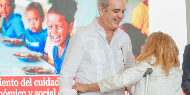 Presidente Abinader: Políticas públicas que integren a la gente son vitales para reducir pobreza y desigualdad