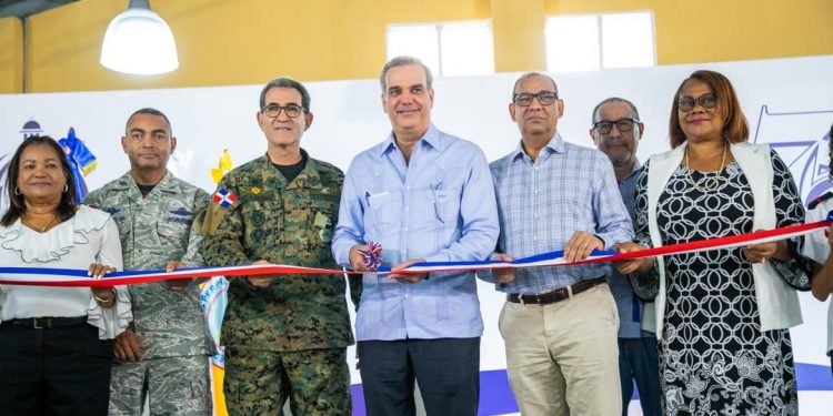 Abinader inaugura obras en provincia Santo Domingo; destinan RD$1,600 millones para calles, aceras y contenes en San Isidro y San Luis