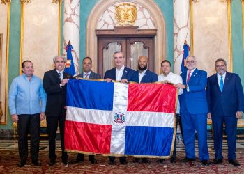 Presidente Abinader recibe a los campeones nacionales Tigres del Licey