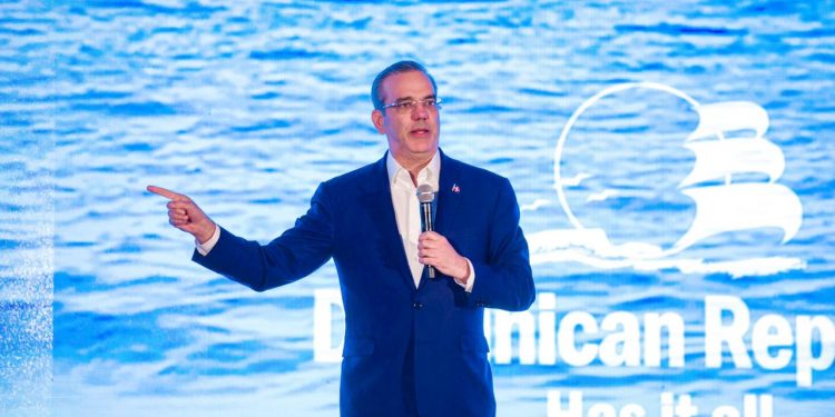 Presidente Abinader resalta importancia de agentes de viajes, turoperadores y cadenas de cruceros para turismo dominicano