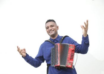Merengue típico “El Cotorreo” de Adid Núñez coloca al acordeonista nueva  vez en los escenarios típicos