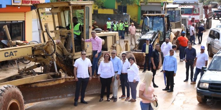 Llegaron los Reyes Magos a Las Galeras, Samaná; Agricultura construye 44 km de caminos rurales