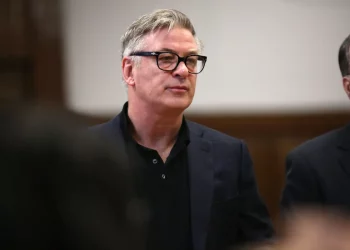 ¡Alec Baldwin a prisión! Declaran al actor culpable de homicidio involuntario