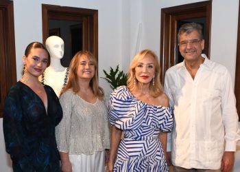 Club Hemingway presenta cóctel exposición «El Armario de Carmen Lomana»