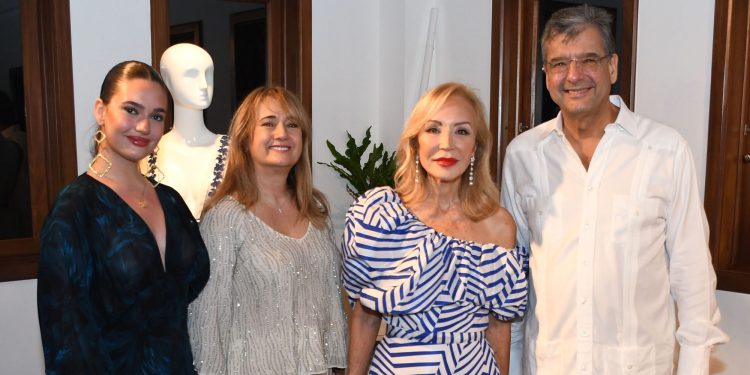 Club Hemingway presenta cóctel exposición «El Armario de Carmen Lomana»